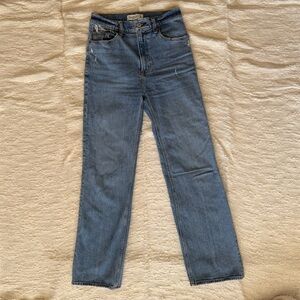 Abercrombie & Fitch 90’s Relaxed Jean High Rise Medium Wash